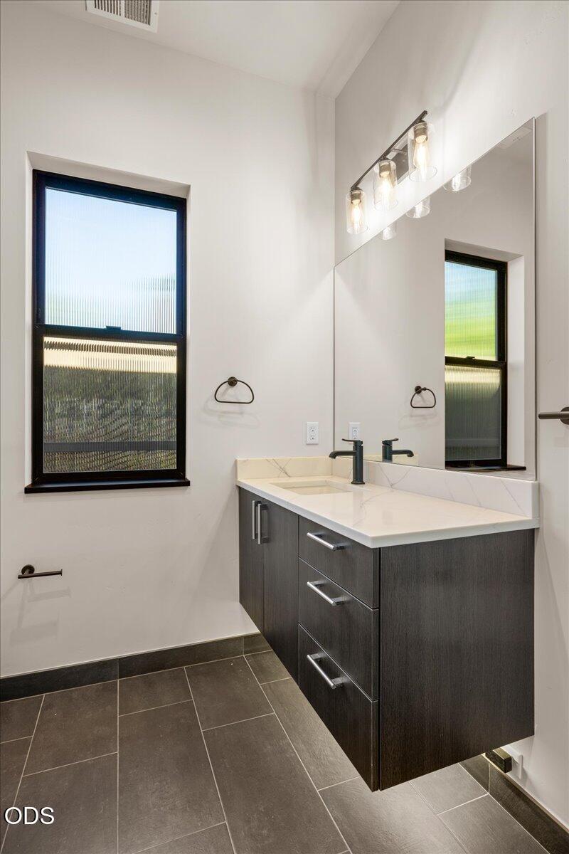 391 Clinton Street Ashland, OR 97520 - Photo 30 of 41 a bathroom with a sink vanity and mirror
