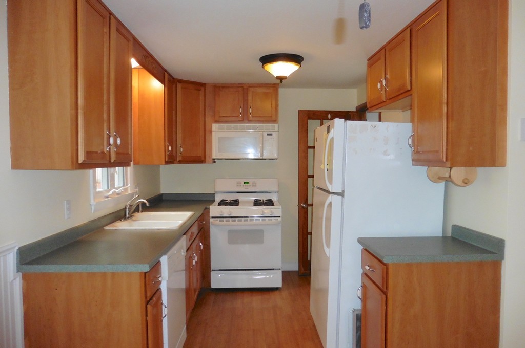 359 Tiffany Street Springfield, MA 01108 - Photo 8 of 26 Gallery Image 8