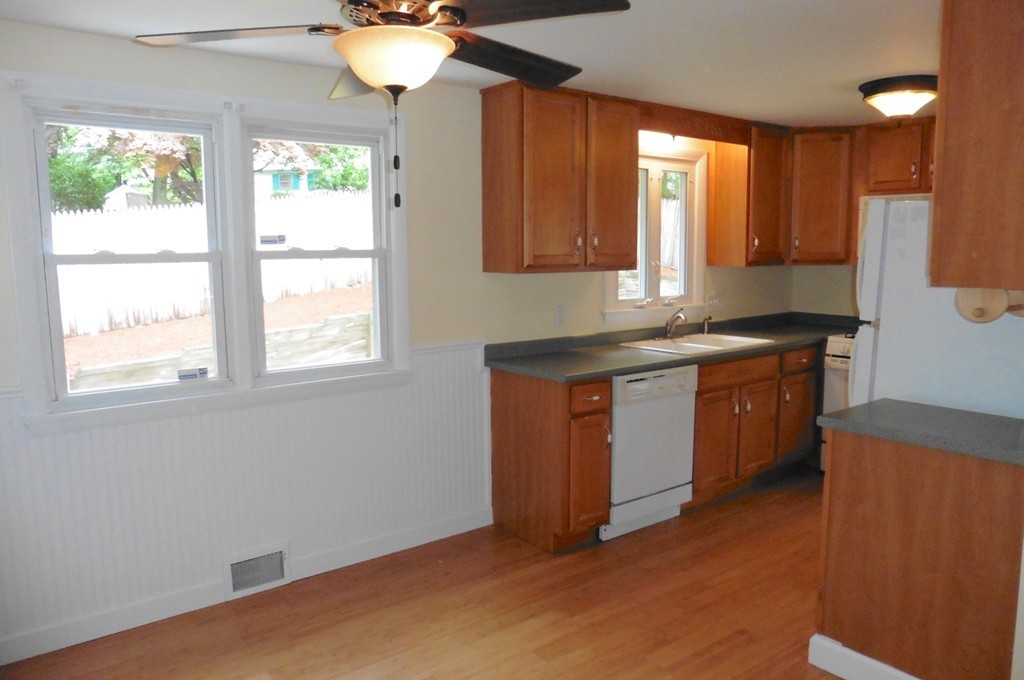 359 Tiffany Street Springfield, MA 01108 - Photo 9 of 26 Gallery Image 9
