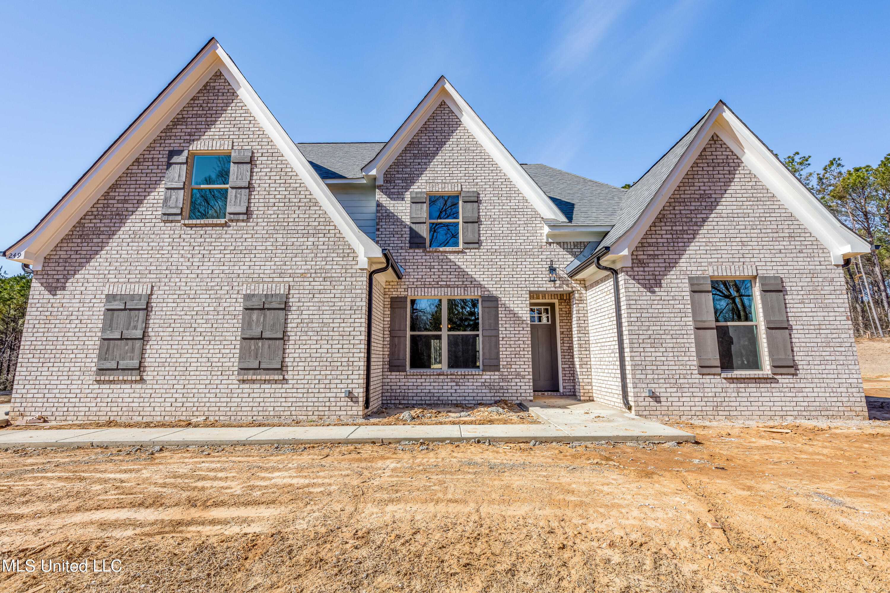 249 Louise Road Byhalia, MS 38611 - Photo 1 of 30 Front elevation