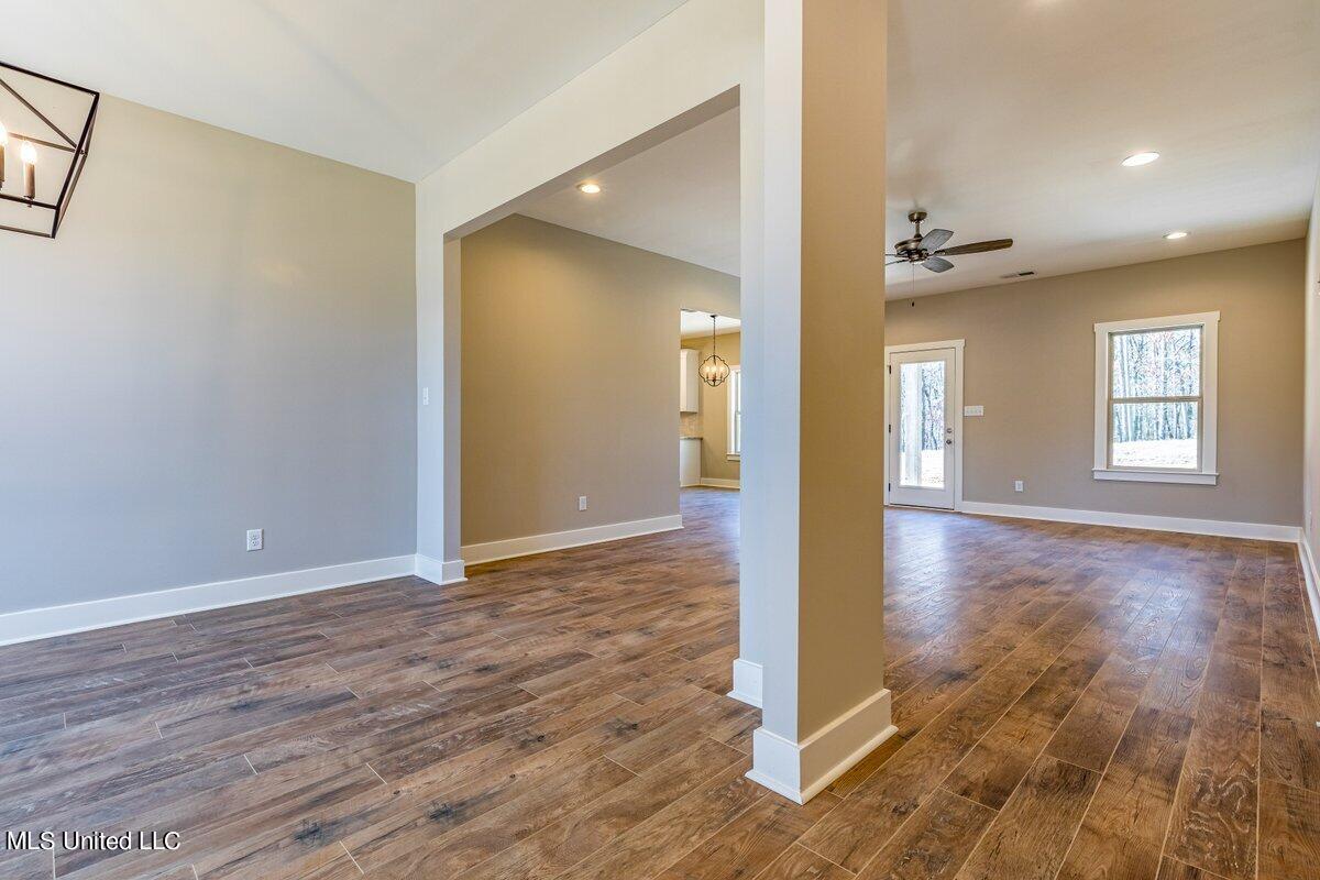 249 Louise Road Byhalia, MS 38611 - Photo 5 of 30 Din Liv Rm