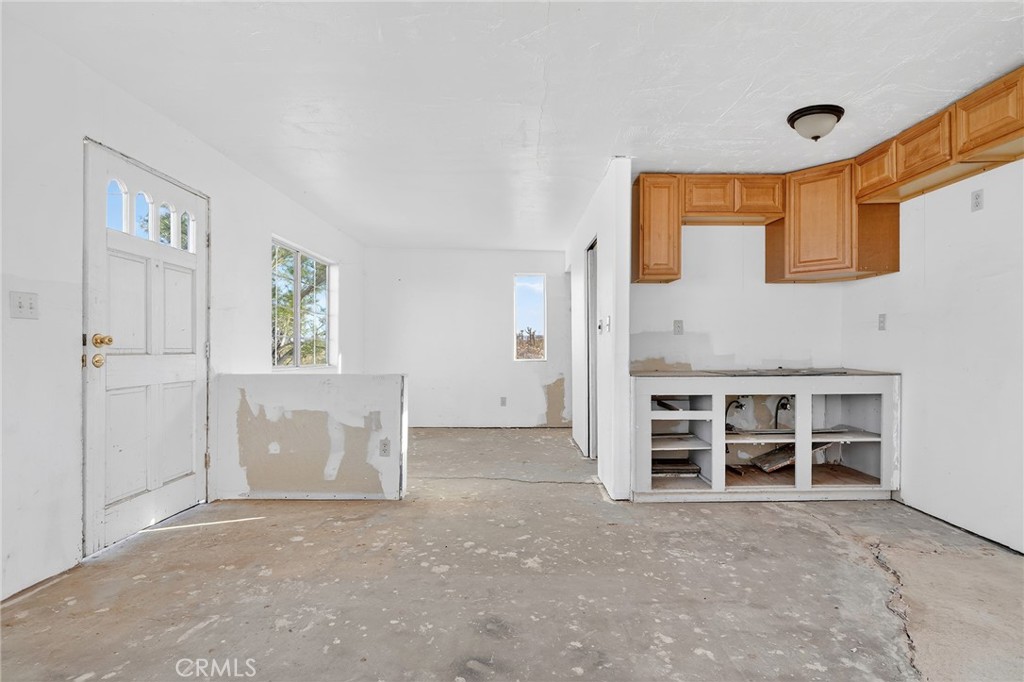 59773 Applegate Way Landers, CA 92285 - Photo 4 of 26