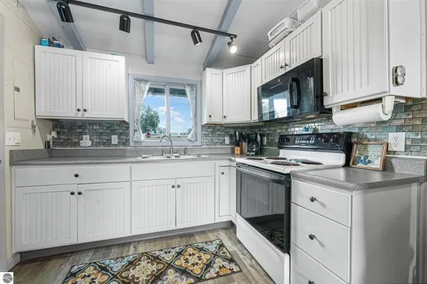 $249,900 | 9301 East 50 Road, Cadillac, MI 49601