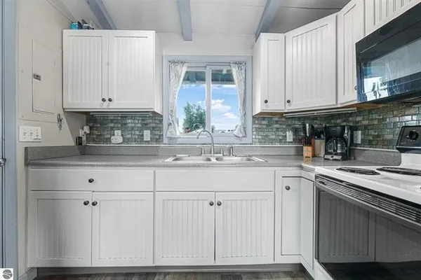 $249,900 | 9301 East 50 Road, Cadillac, MI 49601
