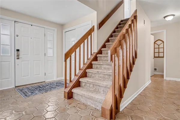 $629,900 | 34 Framingham Lane, Pittsford, NY 14534