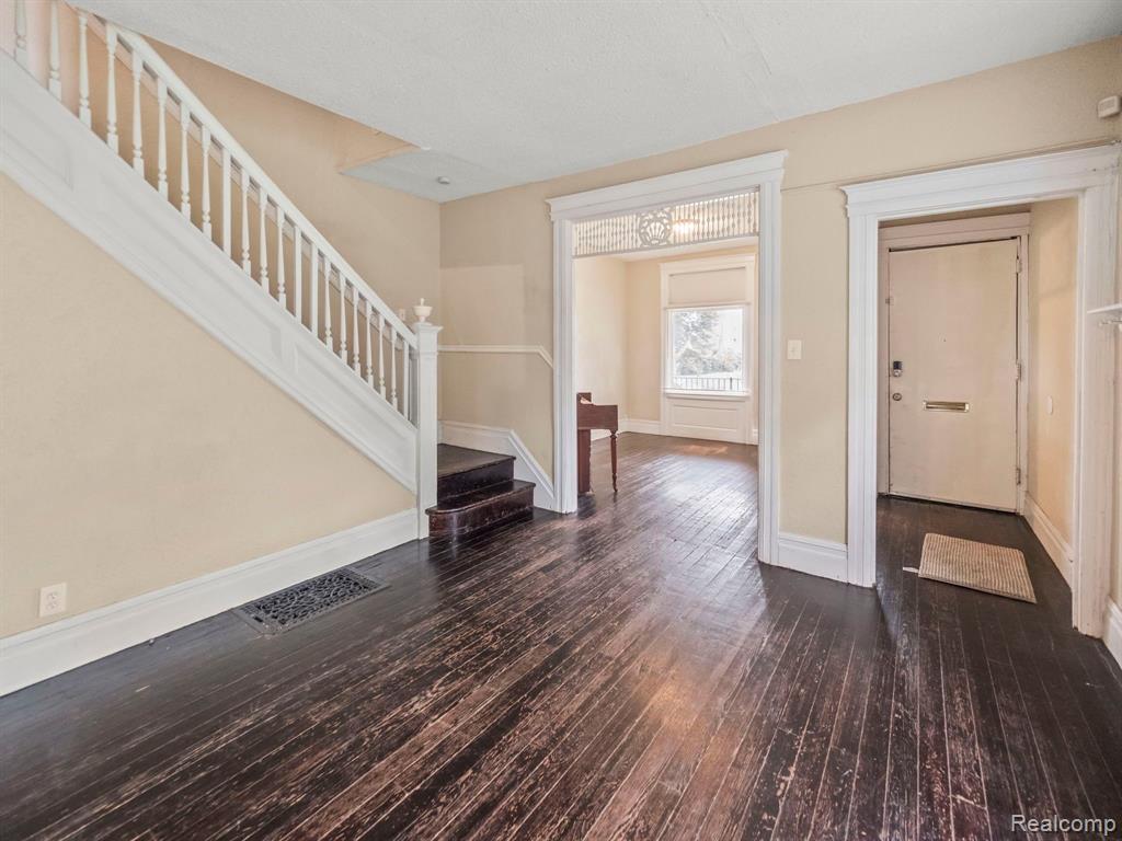 1789 Field Street Detroit, MI 48214 - Photo 13 of 49