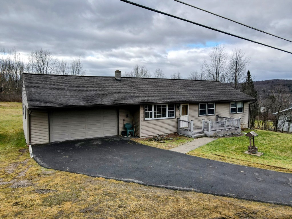 635 Ridge Road Vestal, NY 13850 - Photo 2 of 36 Gallery Image 2