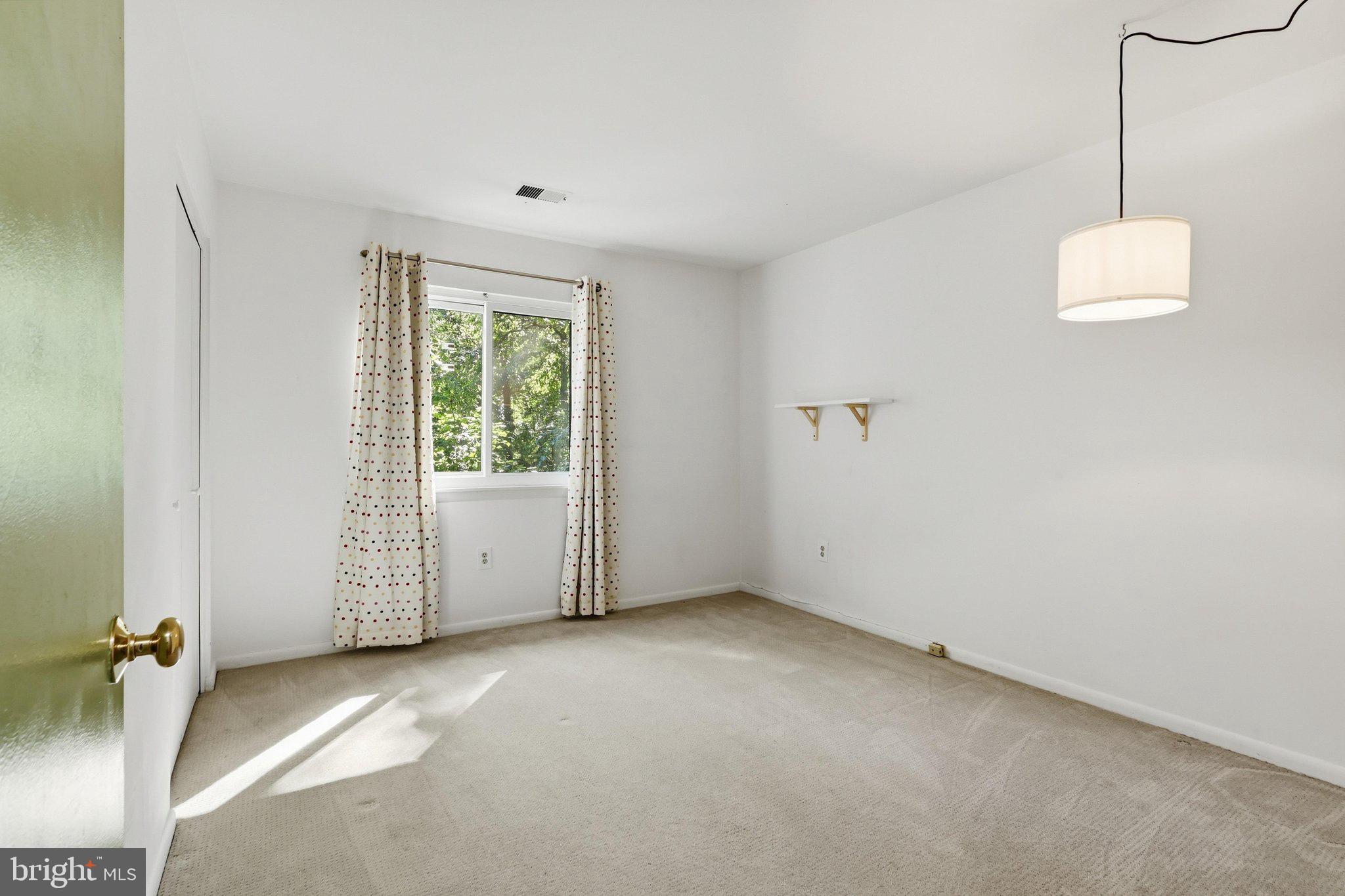 2025 Mock Orange Court Reston, VA 20191 - Photo 27 of 51 Bedroom 3