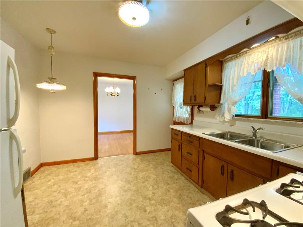 204 Hall Road Aliquippa, PA 15001 - Photo 11 of 30 Eat in kitchen