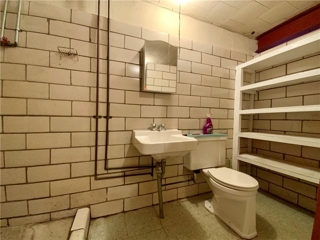 204 Hall Road Aliquippa, PA 15001 - Photo 26 of 30 Full bathroom in the lower level