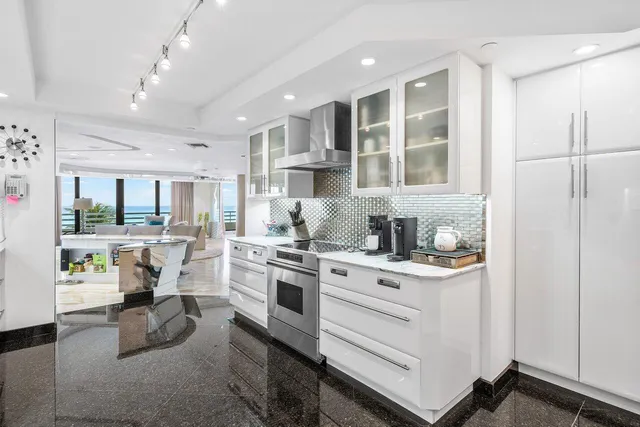 $5,995,000 | 1500 South Ocean Boulevard, Unit 303/304, Boca Raton, FL 33432