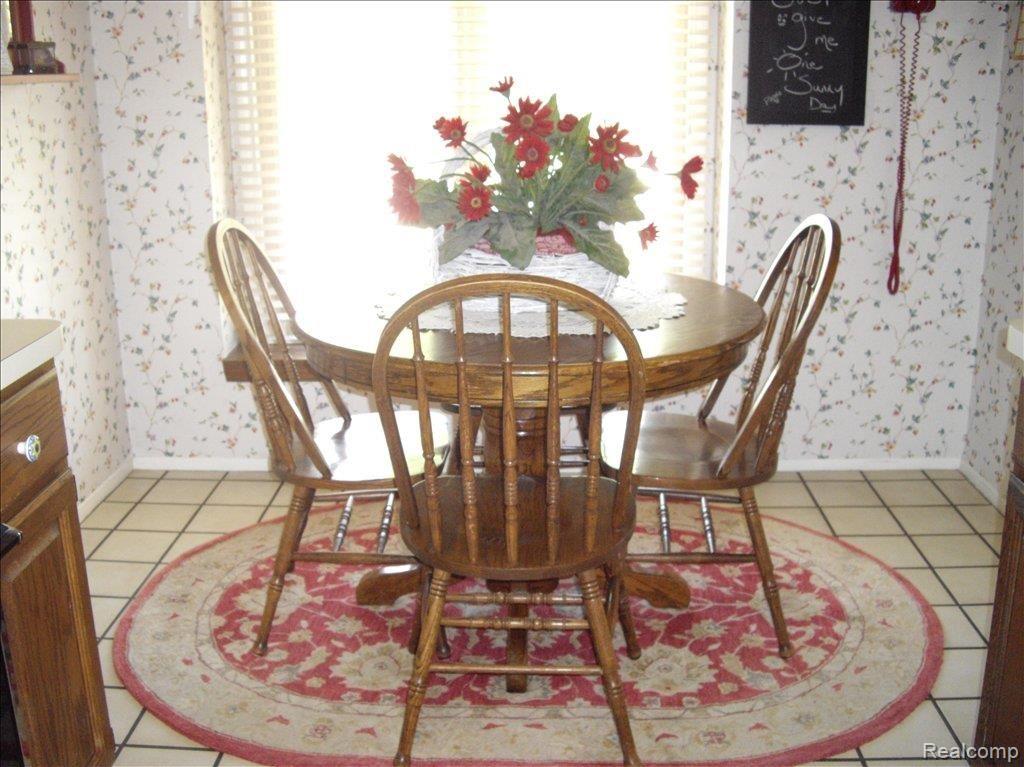 Kitchen Eating Area