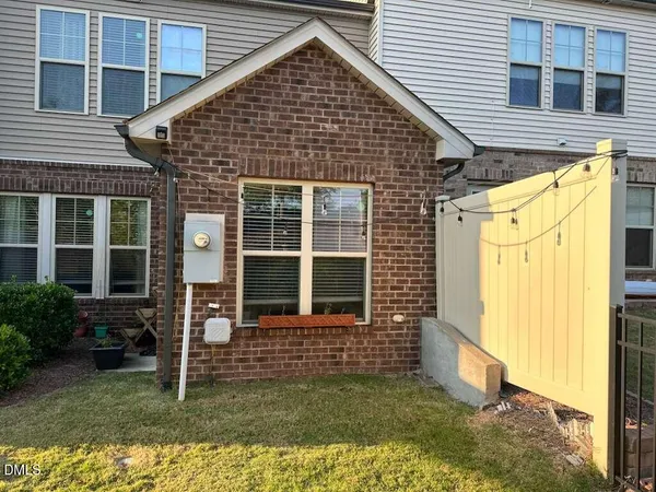 $2,050 | 624 Denhoff Drive, Cary, NC 27519