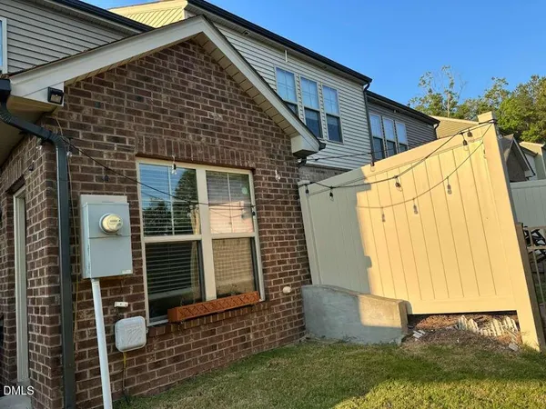 $2,050 | 624 Denhoff Drive, Cary, NC 27519