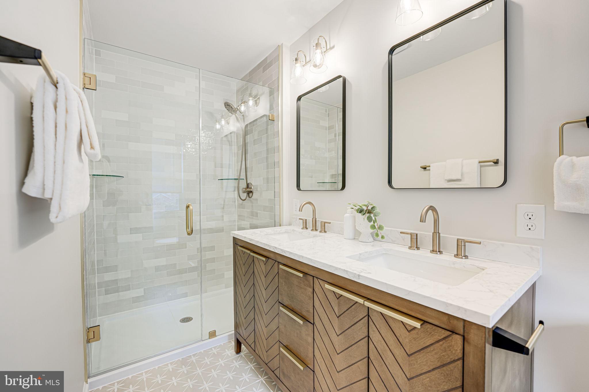 7401 Fort Hunt Road Alexandria, VA 22307 - Photo 28 of 56 a bathroom with a sink vanity granite tub shower and a mirror