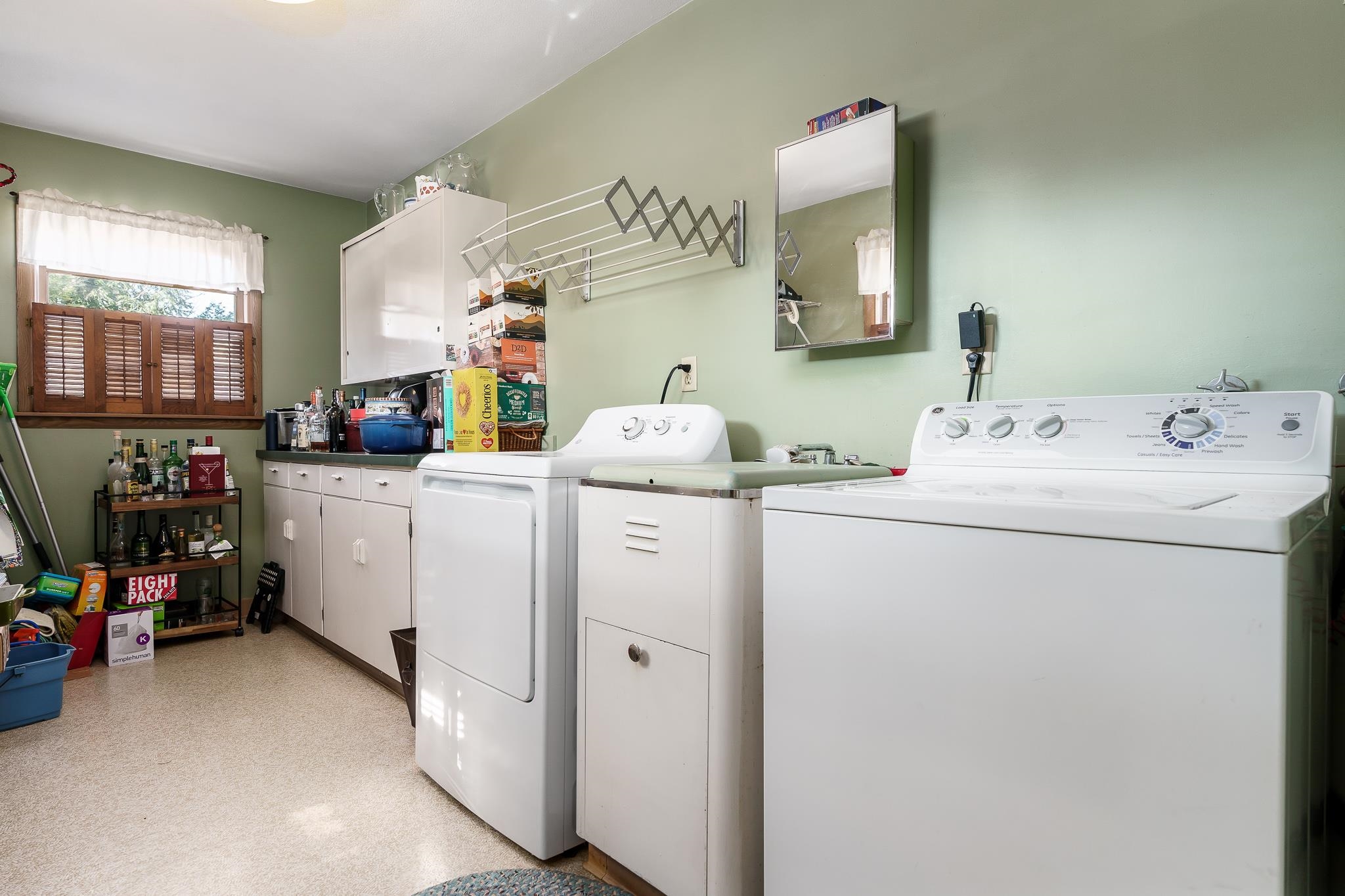 3523 North View Road Rockford, IL 61107 - Photo 26 of 59 a utility room with dryer and washer