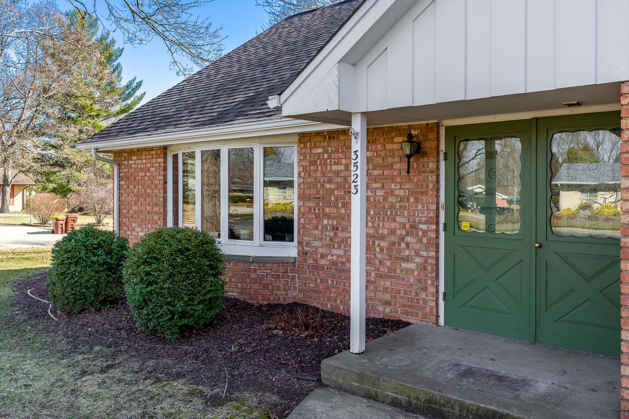 3523 North View Road Rockford, IL 61107 - Photo 5 of 59 a front view of a house