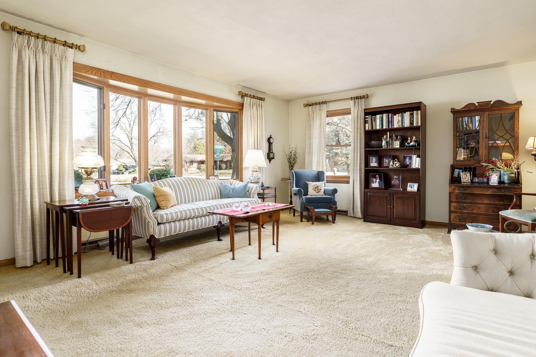 3523 North View Road Rockford, IL 61107 - Photo 9 of 59 a living room with furniture and large window