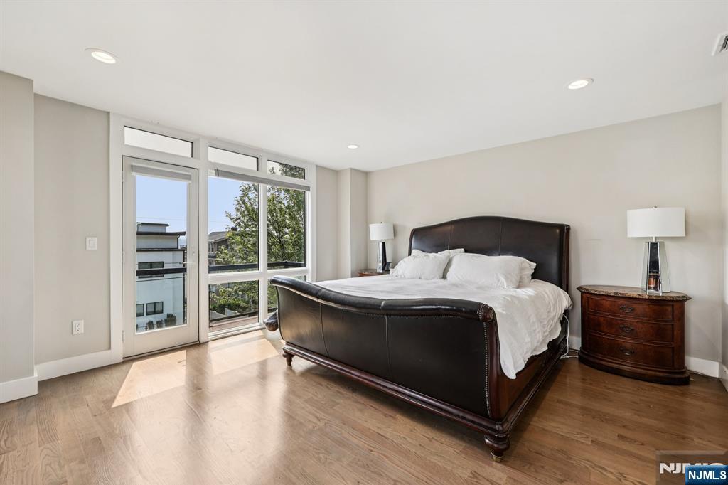 746 Undercliff Avenue, Unit B Edgewater, NJ 07020 - Photo 19 of 50 a bedroom with a bed and a large window