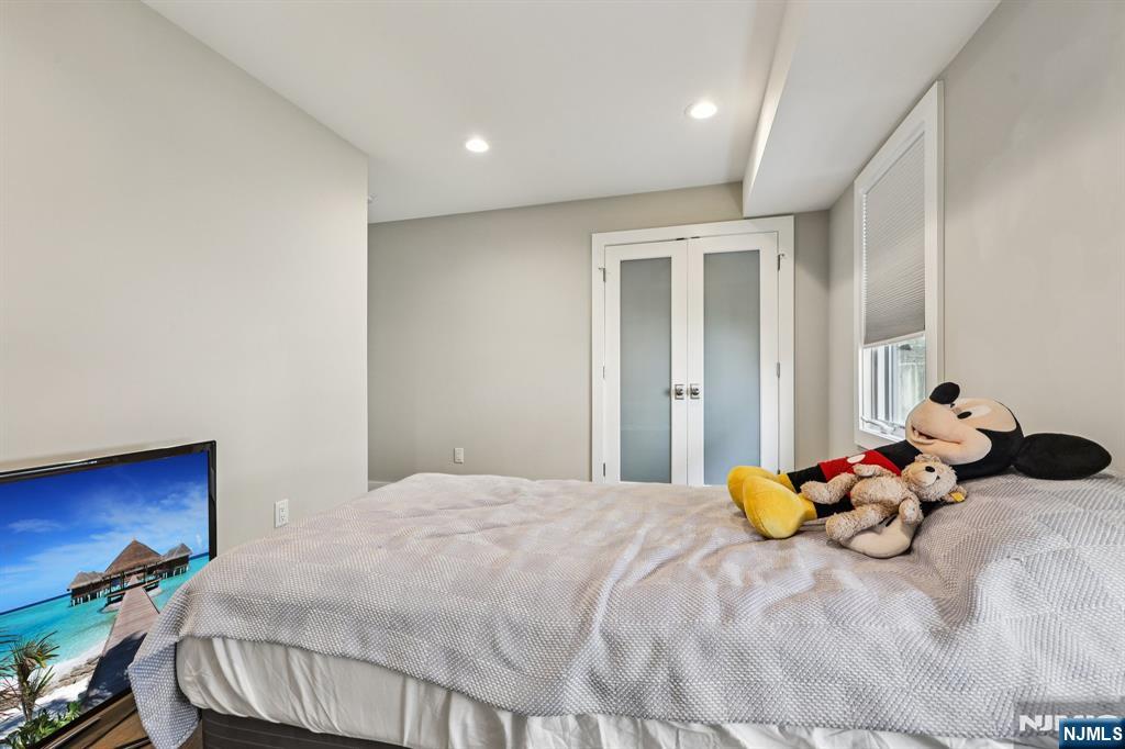 746 Undercliff Avenue, Unit B Edgewater, NJ 07020 - Photo 30 of 50 a bedroom with bed and a window