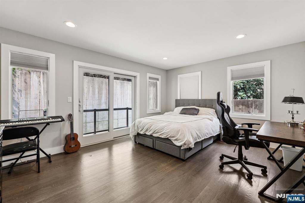 746 Undercliff Avenue, Unit B Edgewater, NJ 07020 - Photo 31 of 50 a spacious bedroom with a bed a table and a window