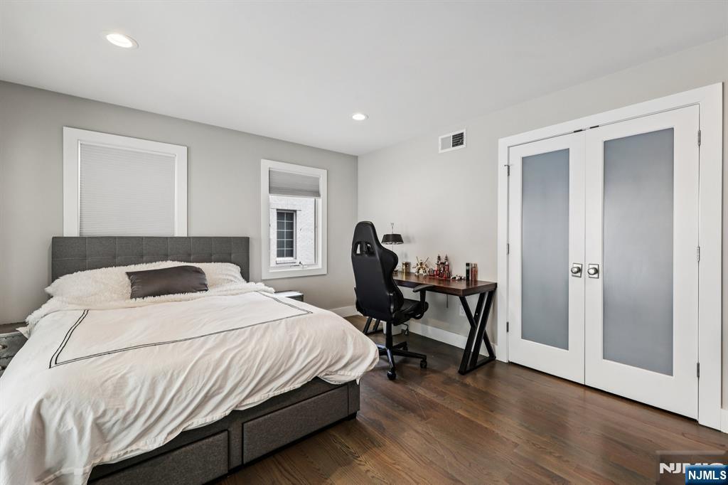 746 Undercliff Avenue, Unit B Edgewater, NJ 07020 - Photo 32 of 50 a bedroom with a bed and a chair in it