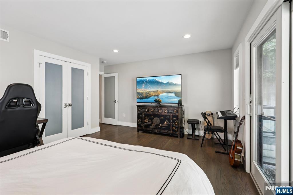 746 Undercliff Avenue, Unit B Edgewater, NJ 07020 - Photo 40 of 50 a bedroom with furniture and a flat screen tv