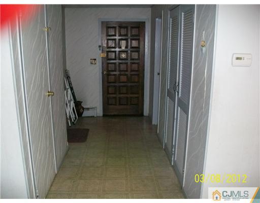 5 Barbara Place Edison, NJ 08817 - Photo 2 of 22 Gallery Image 2