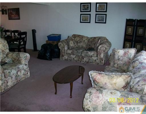 5 Barbara Place Edison, NJ 08817 - Photo 3 of 22 Gallery Image 3