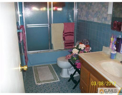 5 Barbara Place Edison, NJ 08817 - Photo 6 of 22 Gallery Image 6