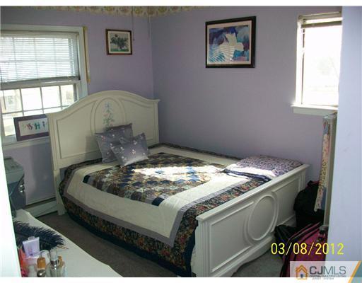 5 Barbara Place Edison, NJ 08817 - Photo 8 of 22 Gallery Image 8