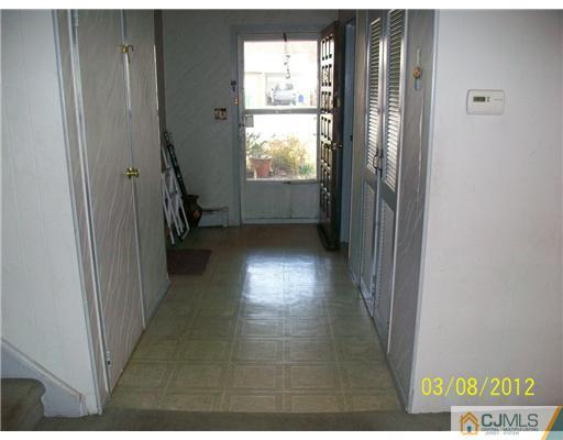5 Barbara Place Edison, NJ 08817 - Photo 9 of 22 Gallery Image 9