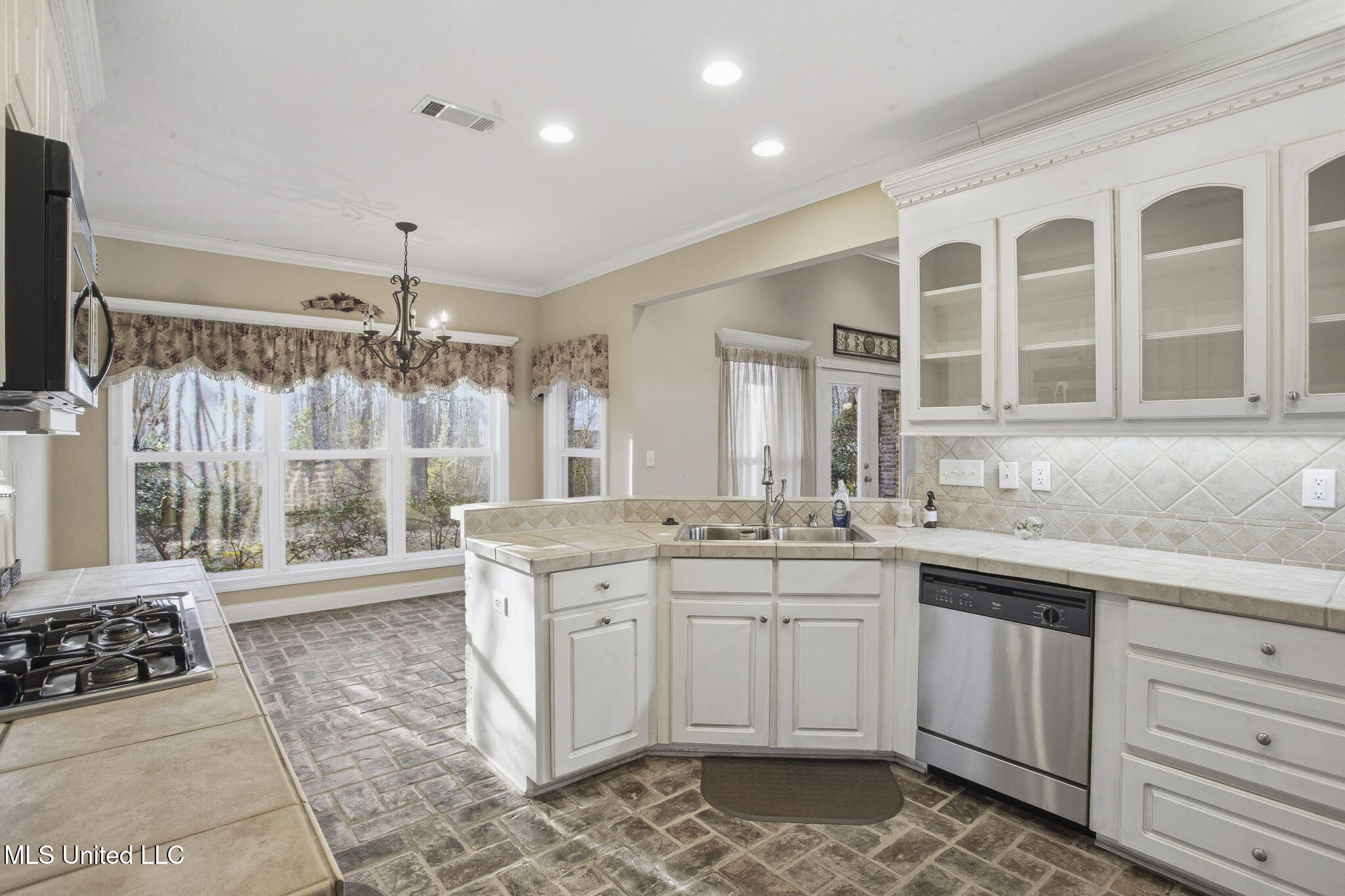 216 Faith Way Brandon, MS 39042 - Photo 14 of 39 14-web-or-mls-216 Faith Way-11