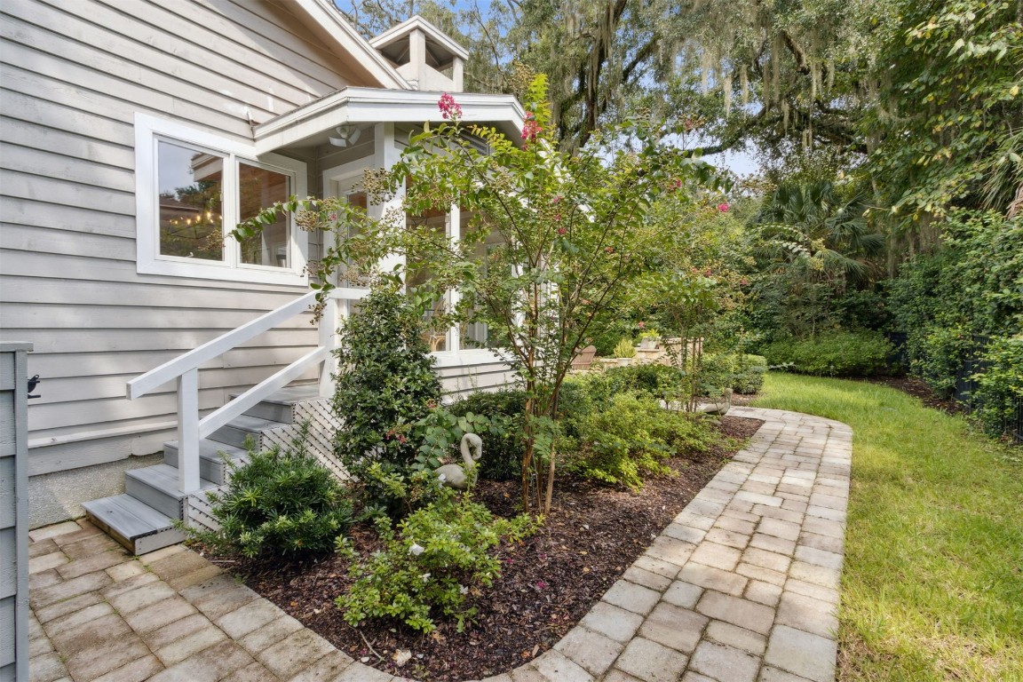 111 Sea Marsh Road Fernandina Beach, FL 32034 - Photo 29 of 31 Side Yard