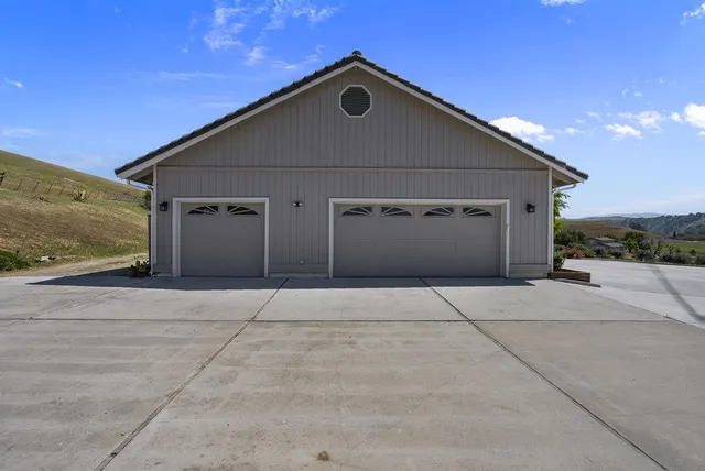 a view of a house with backyard and a garage