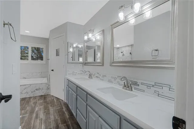 a view of yard with green space