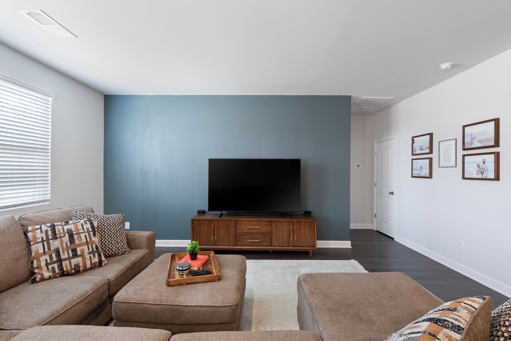 106 Pekka Drive Lebanon, TN 37087 - Photo 6 of 24 a living room with furniture and a flat screen tv
