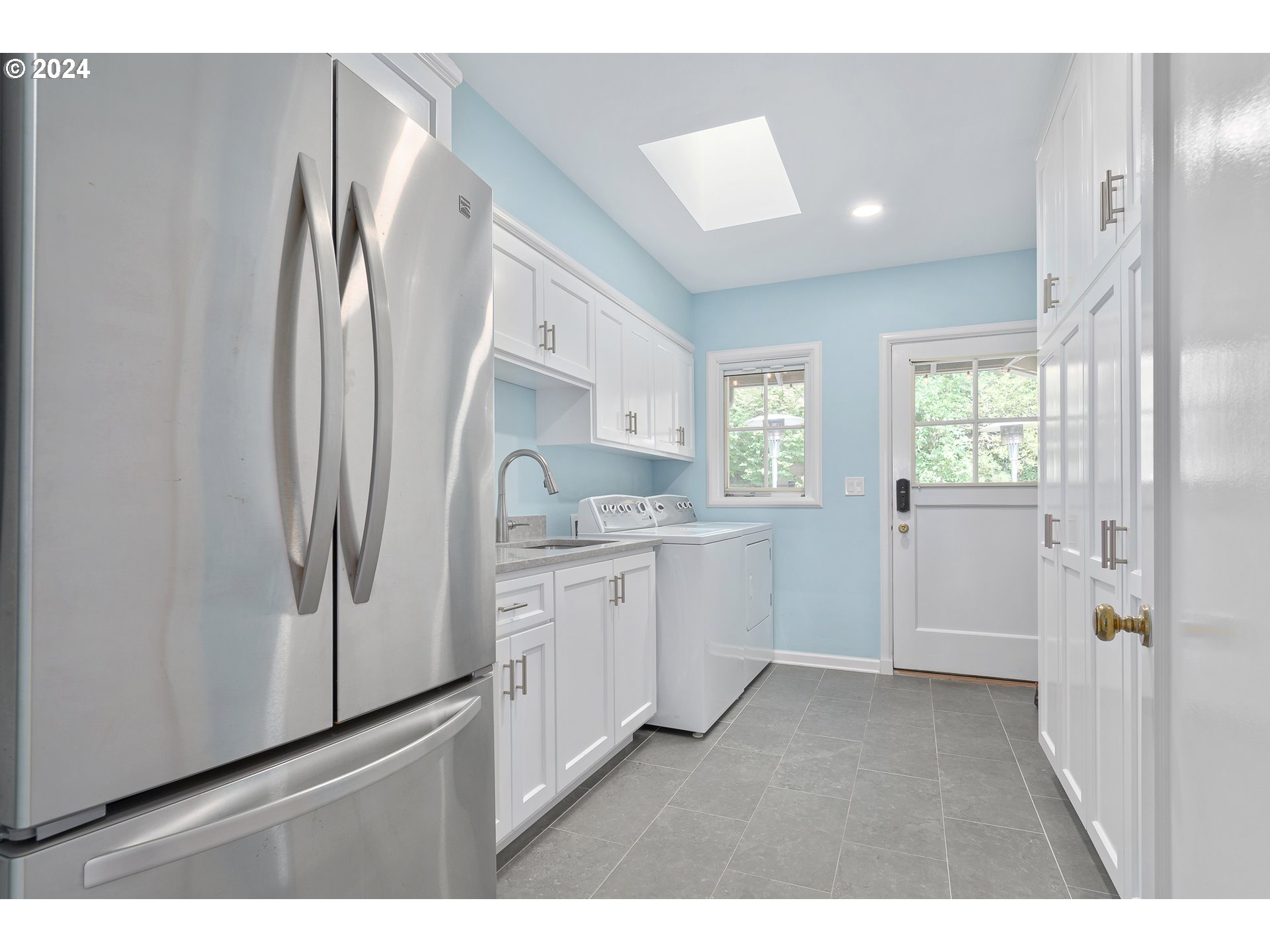 2290 Spring Boulevard Eugene, OR 97403 - Photo 23 of 48 Laundry