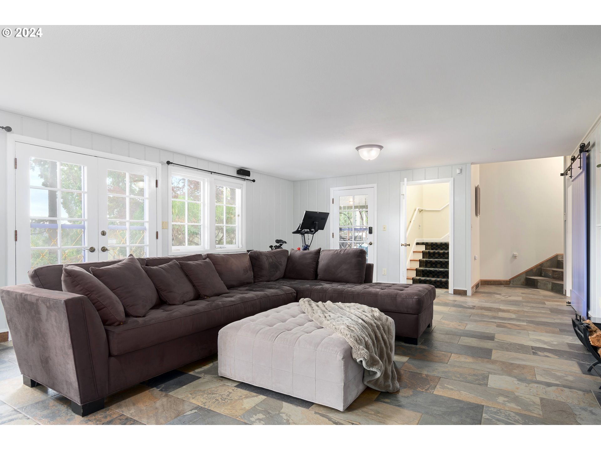 2290 Spring Boulevard Eugene, OR 97403 - Photo 25 of 48 Family Room