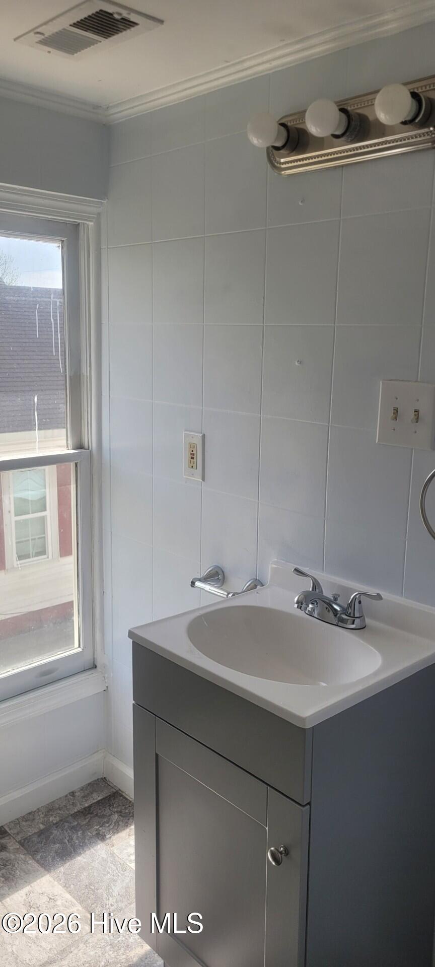 420 Perry Street Elizabeth City, NC 27909 - Photo 9 of 14 Master Bathroom