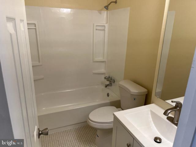 11730 Decade Court Reston, VA 20191 - Photo 10 of 17 hall bath