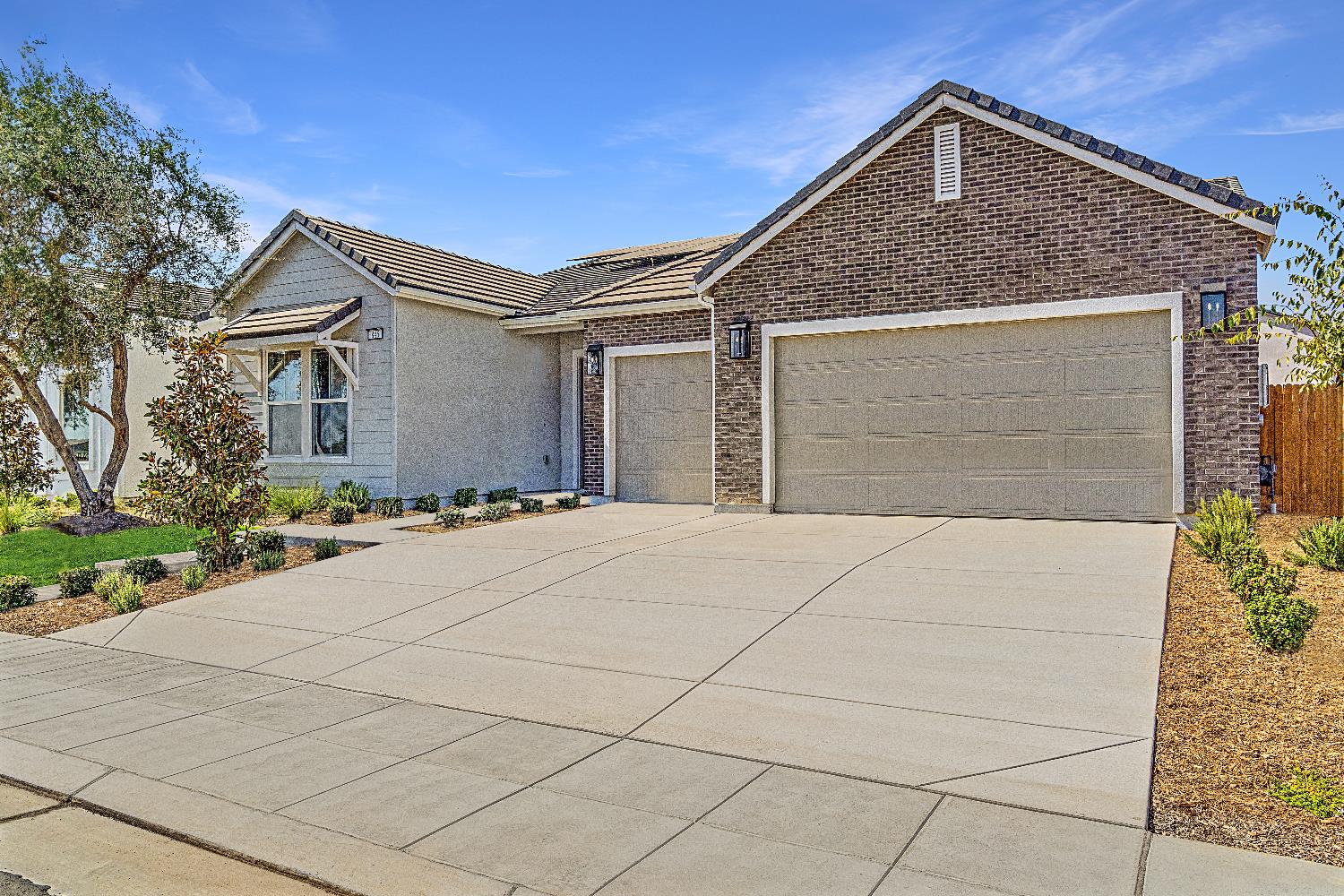 846 Traverse Drive Madera, CA 93636 - Photo 3 of 28 a front view of a house with a yard and garage