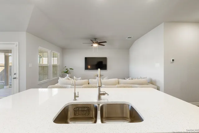 $2,500 | 29323 Frontier Way, San Antonio, TX 78260