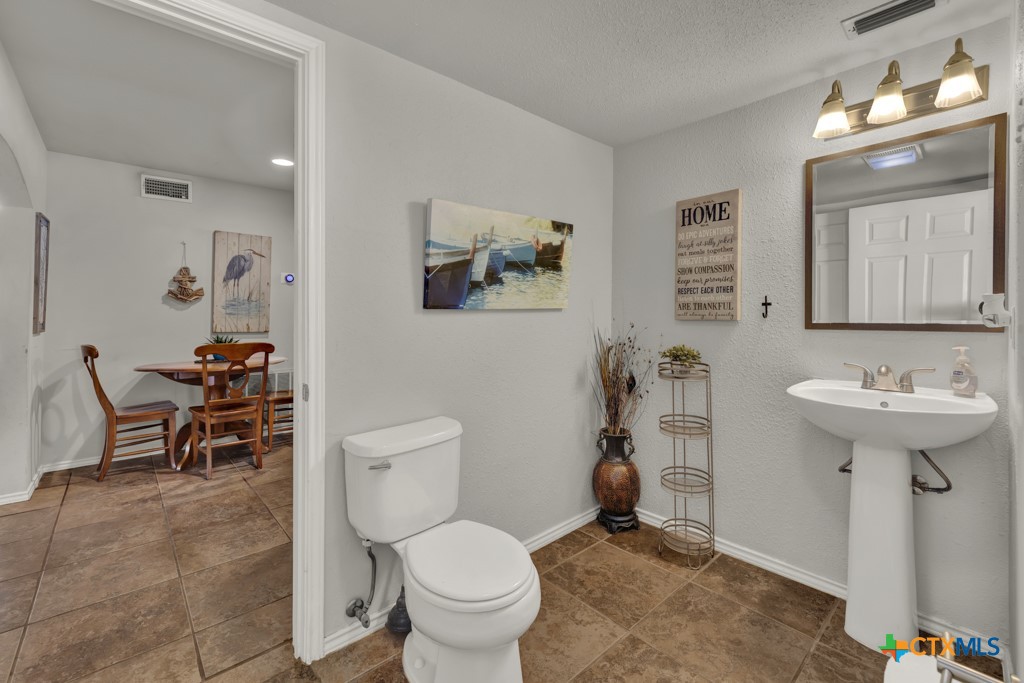 1015 Reiley Road Seguin, TX 78155 - Photo 19 of 41 a bathroom with a sink toilet and a mirror