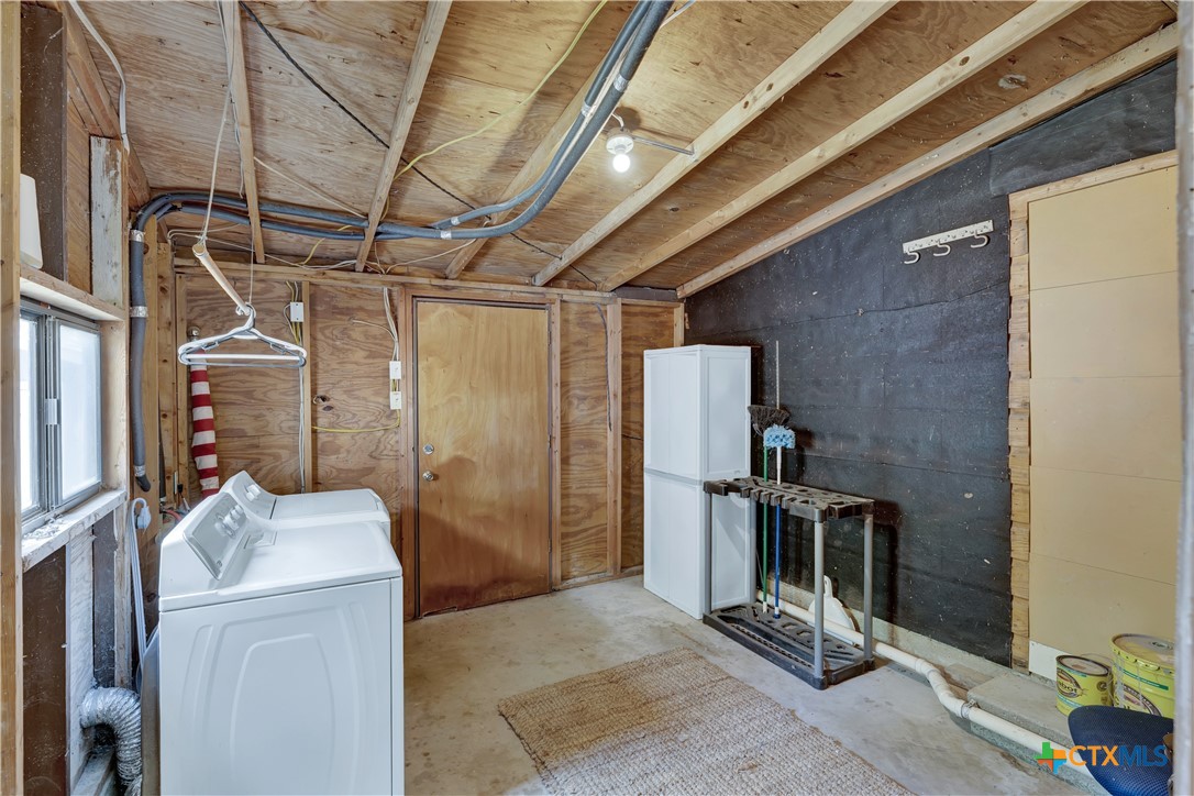 1015 Reiley Road Seguin, TX 78155 - Photo 40 of 41 a utility room with dryer and washer