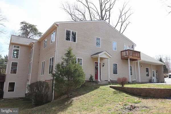 $2,200 | 118 Quaint Acres Drive, Silver Spring, MD 20904