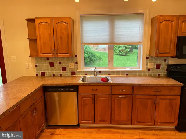 $2,200 | 118 Quaint Acres Drive, Silver Spring, MD 20904