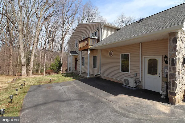 $2,200 | 118 Quaint Acres Drive, Silver Spring, MD 20904