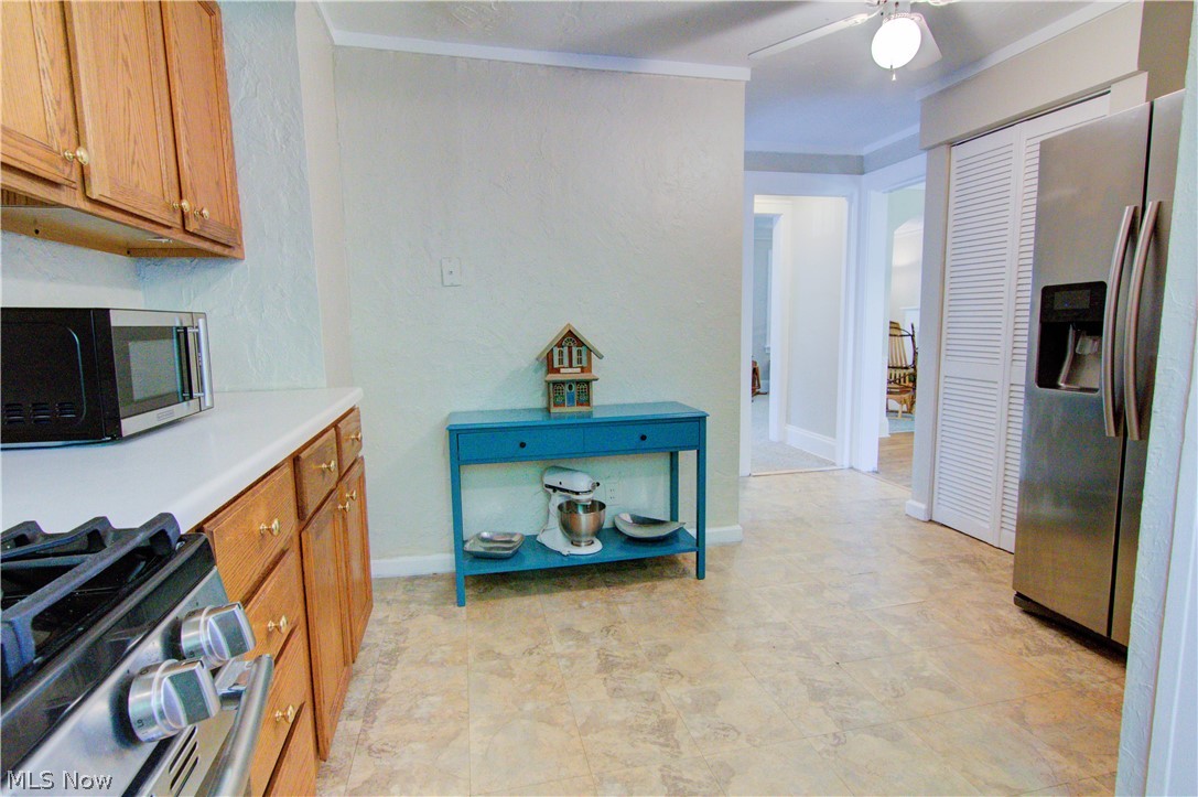 1145 Winston Road Cleveland, OH 44121 - Photo 9 of 31