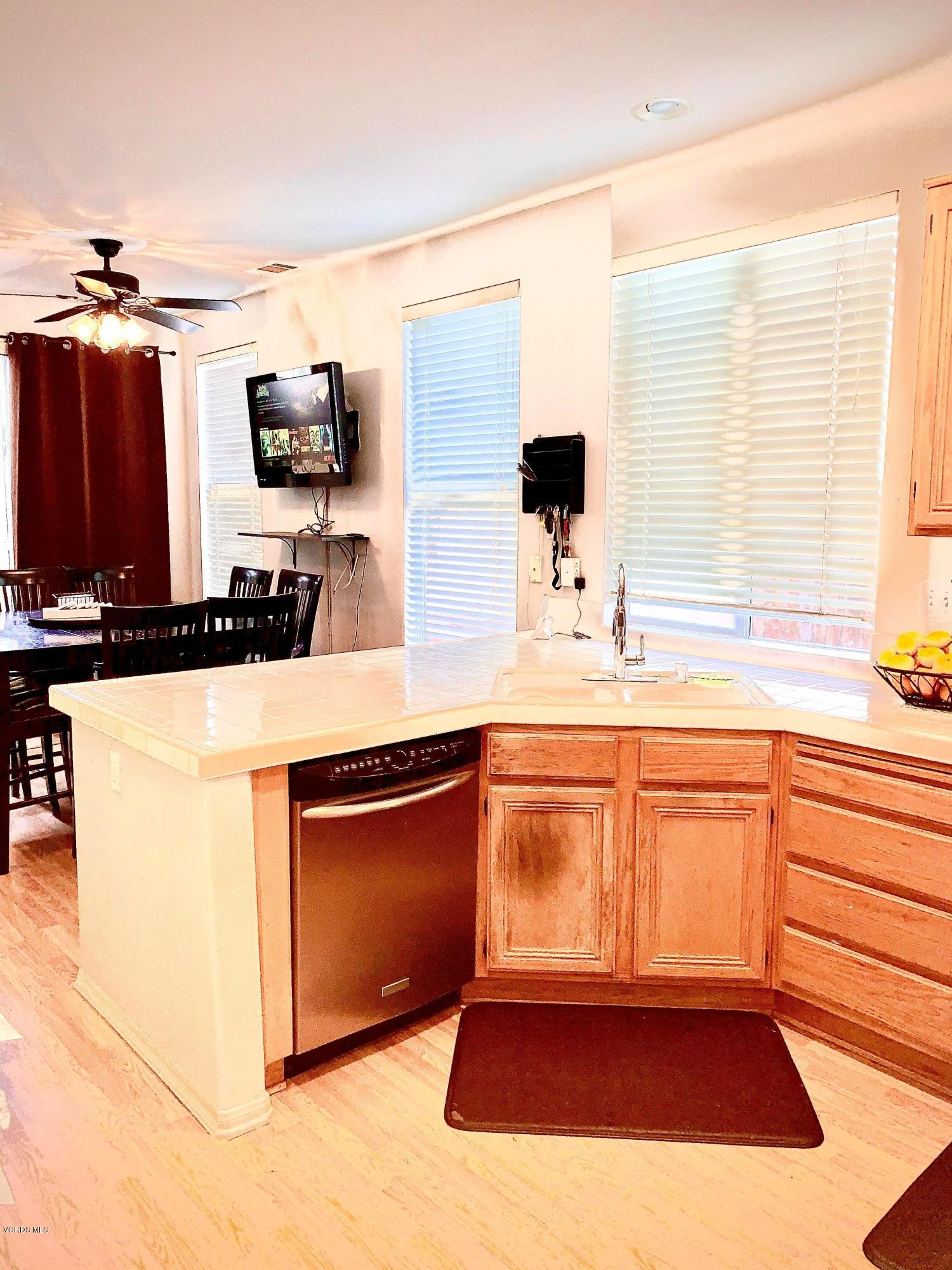 814 Pivot Point Way Oxnard, CA 93035 - Photo 22 of 69 94599071_2924697070959800_58424751297868